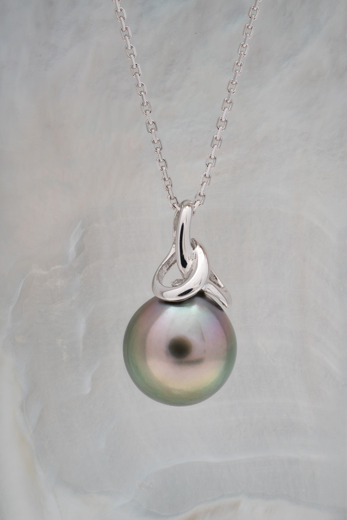 Pendentif or et perle ovale (5)