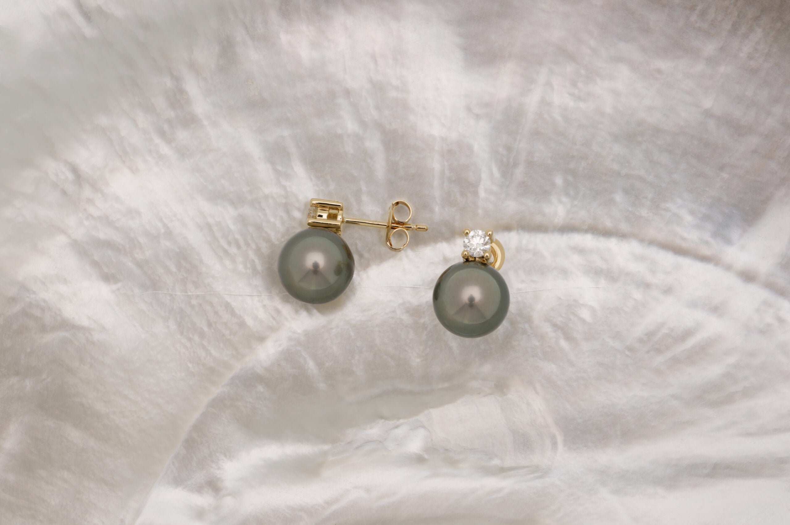 Boucles d’oreilles or, diamants et perles rondes (2)