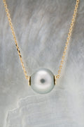 Collier en or jaune avec perle ovale