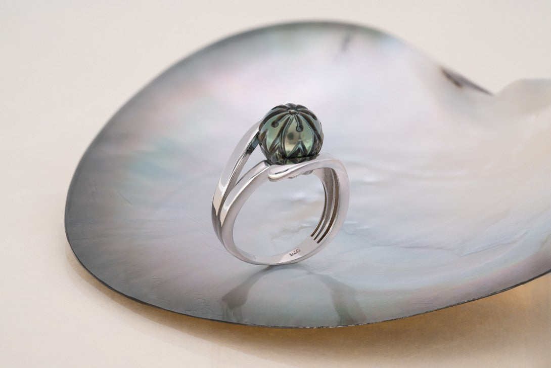 Bague argent et perle gravée