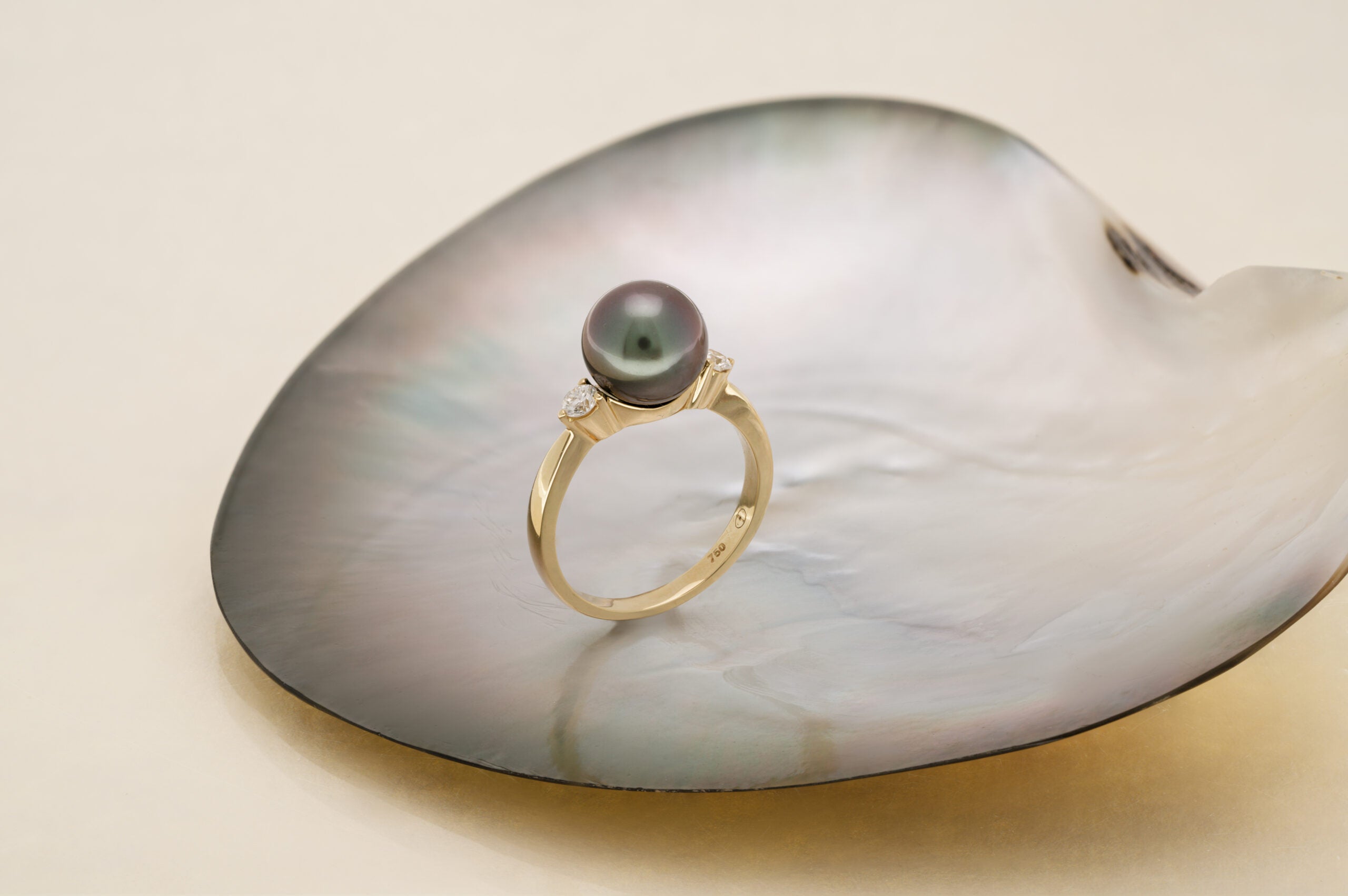 Bague or, diamants et perle (4)