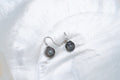 Boucles d’oreilles argent et perles cerclées (2)