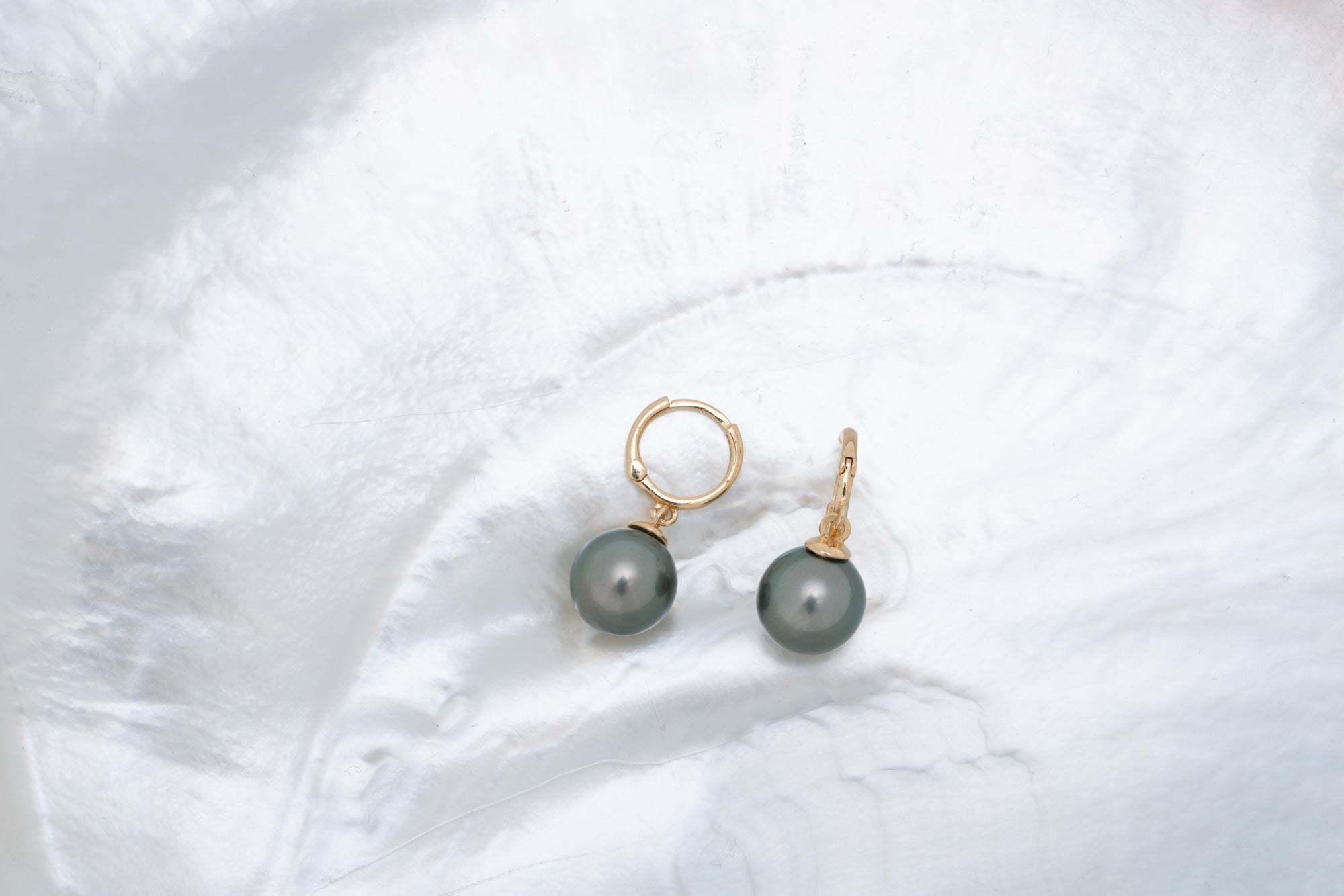 Boucles d’oreilles or et perles rondes (8)