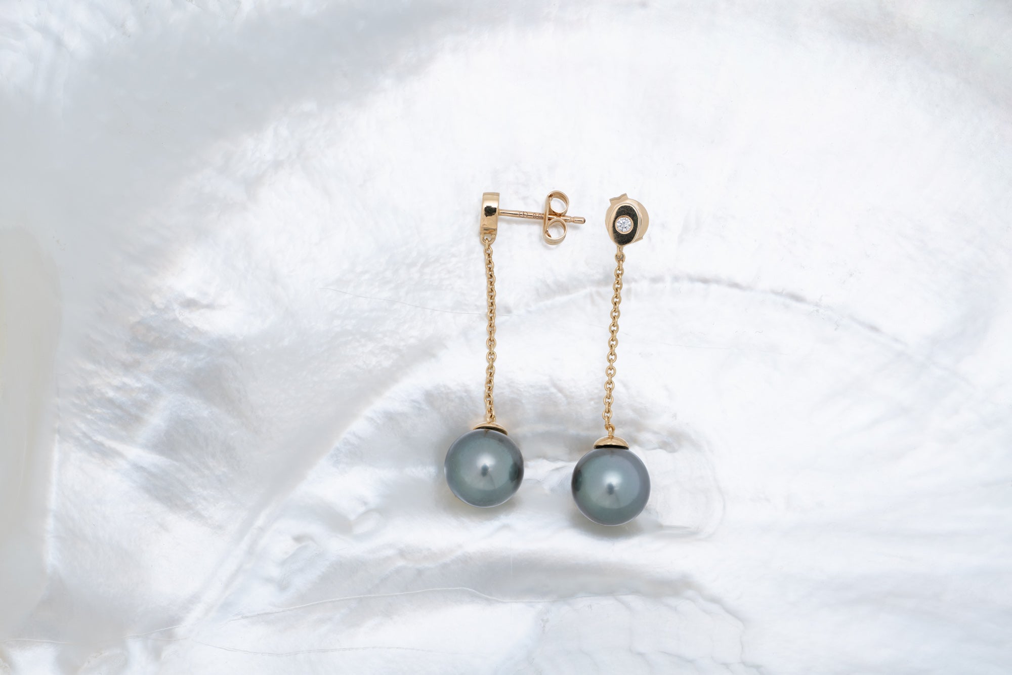 Boucles d’oreilles or, diamants et perles ovales