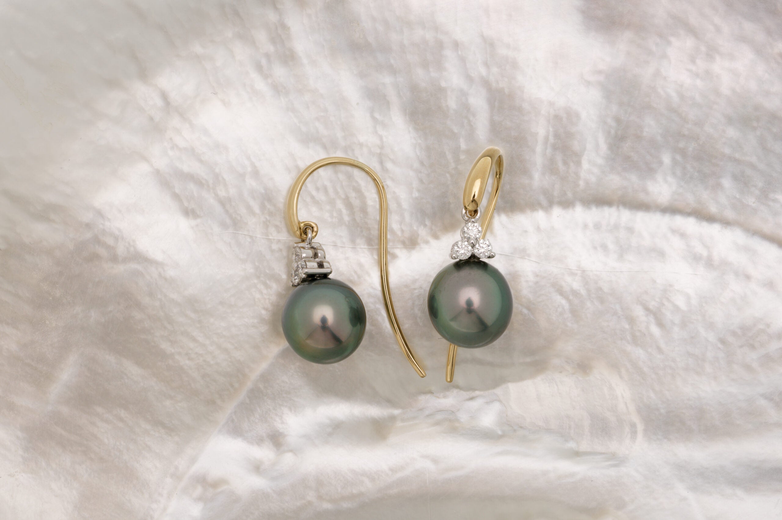 Boucles d’oreilles or, diamants et perles ovales (2)