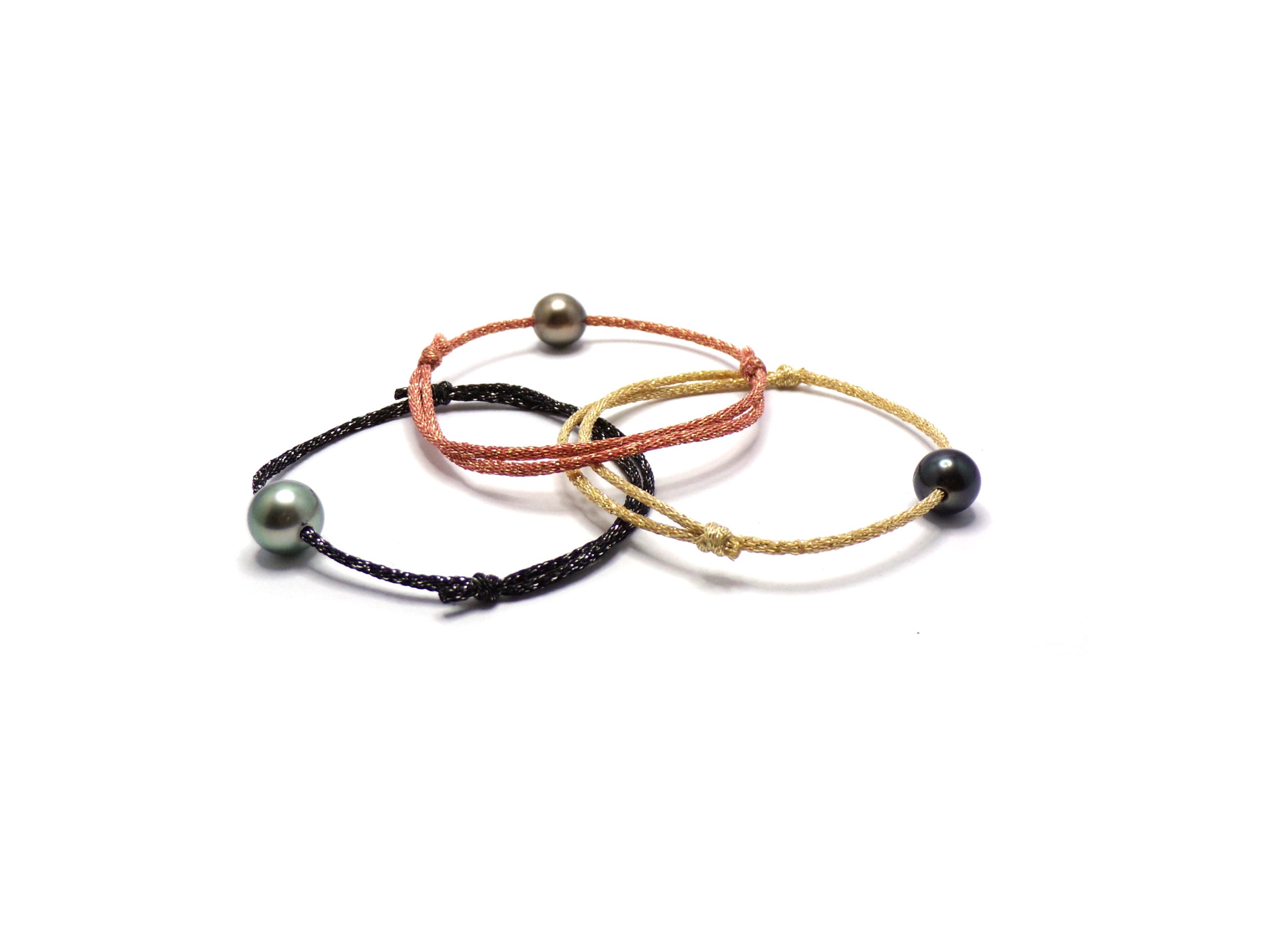 Bracelet perle ovale sur cordon doré – doré