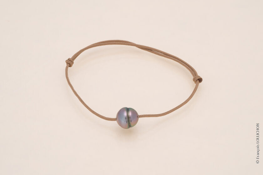 Bracelet perle cerclée sur cordon