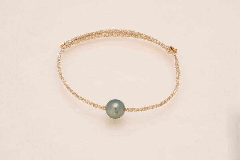 Bracelet perle ovale sur cordon doré – doré