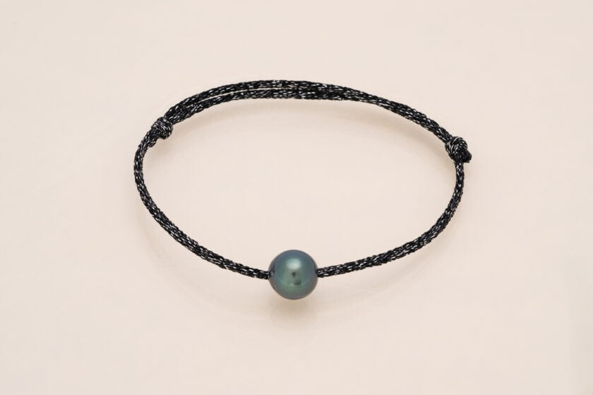 Bracelet perle ovale sur cordon métallisé – noir
