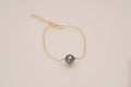 Bracelet en or avec perle ovale