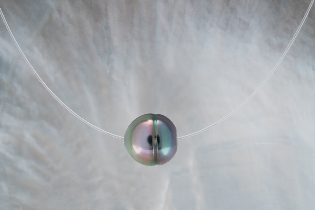 Collier nylon, perle cerclée et fermoir argent