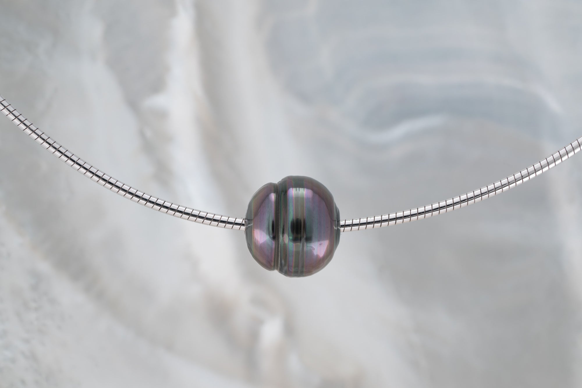 Collier argent et perle cerclée - chaîne omega