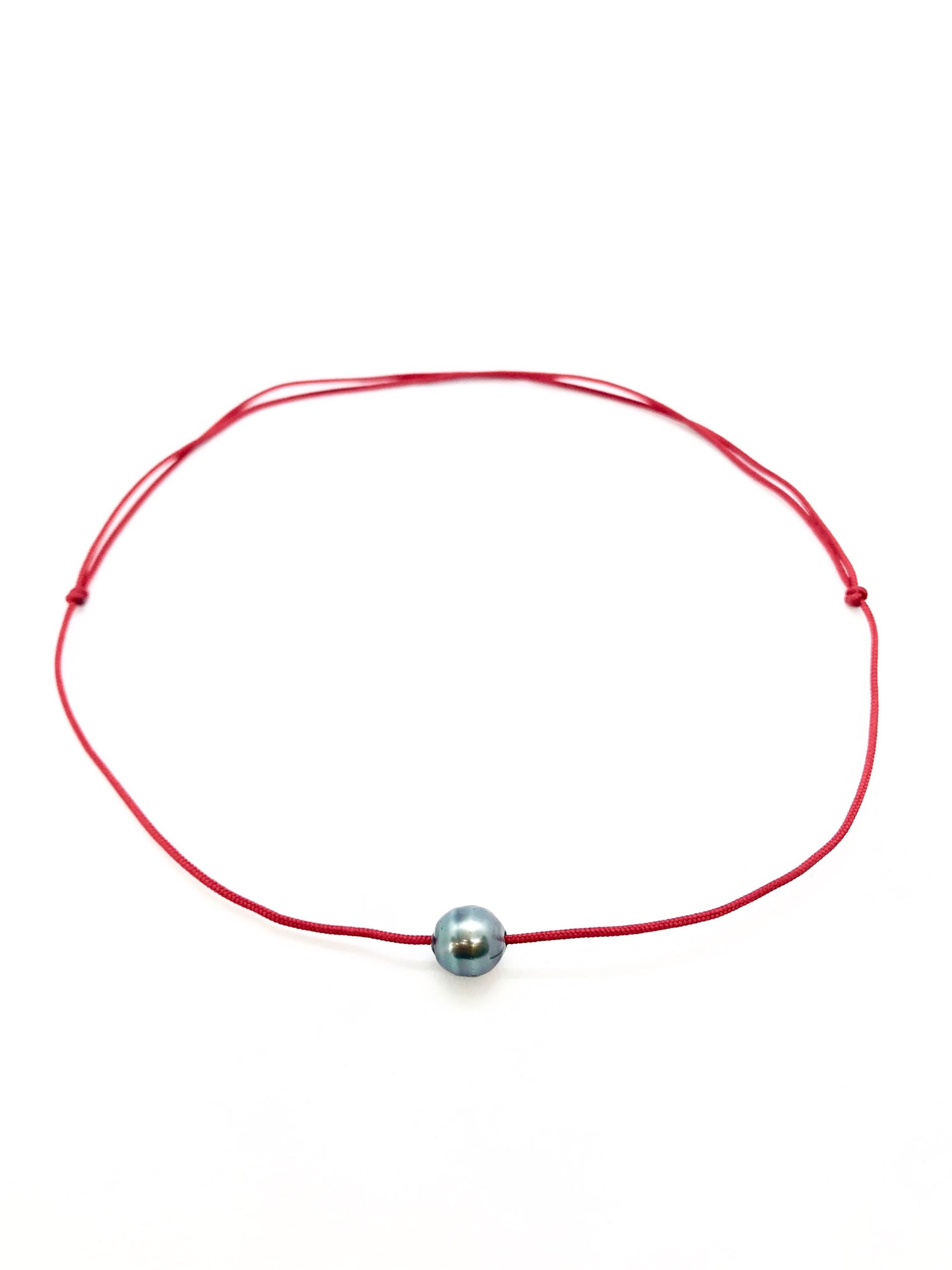 Collier perle cerclée sur cordon