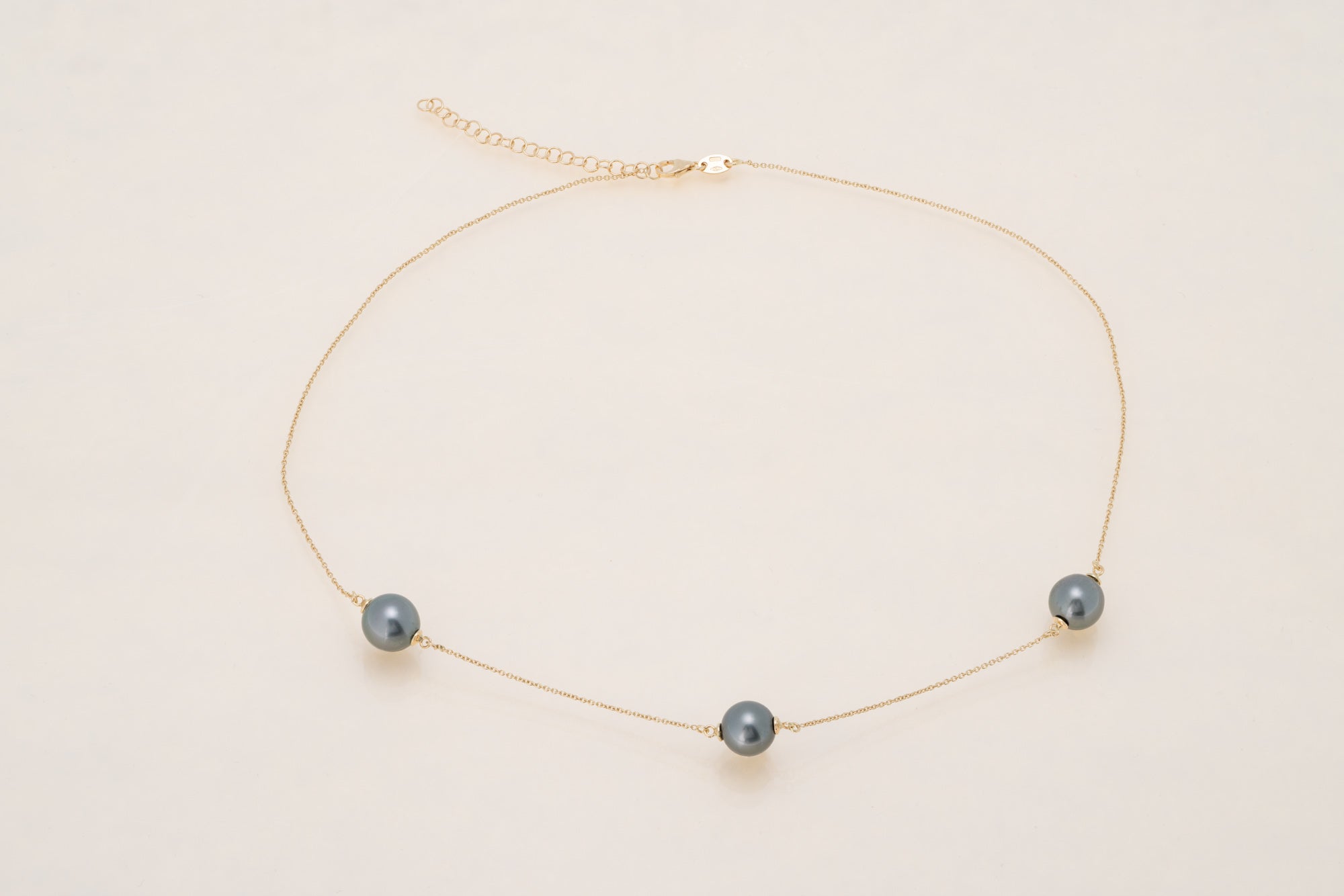 Collier or jaune ou blanc avec 3 perles ovales