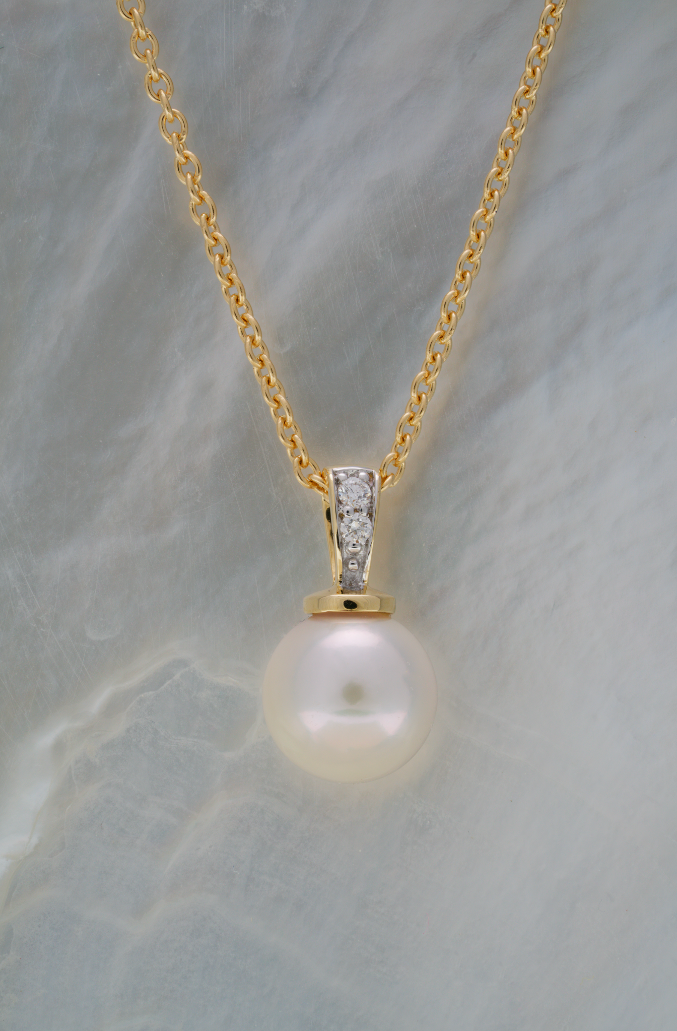 Pendentif or, diamant et perle akoya