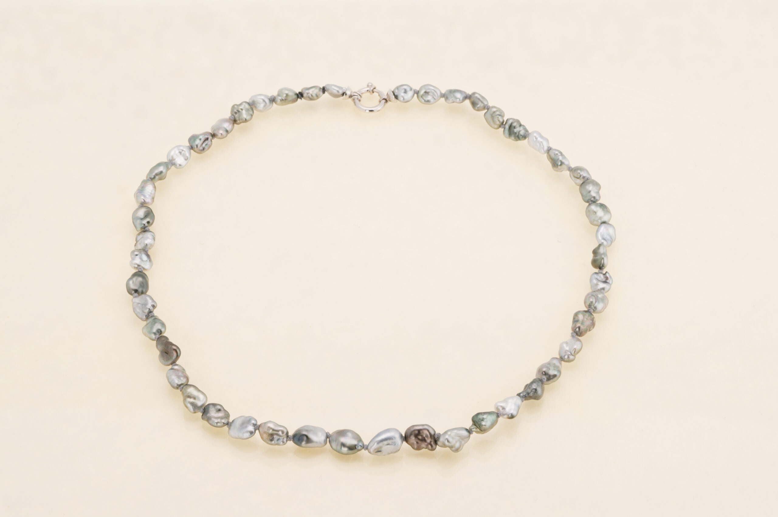Collier de keshis longs fermoir or