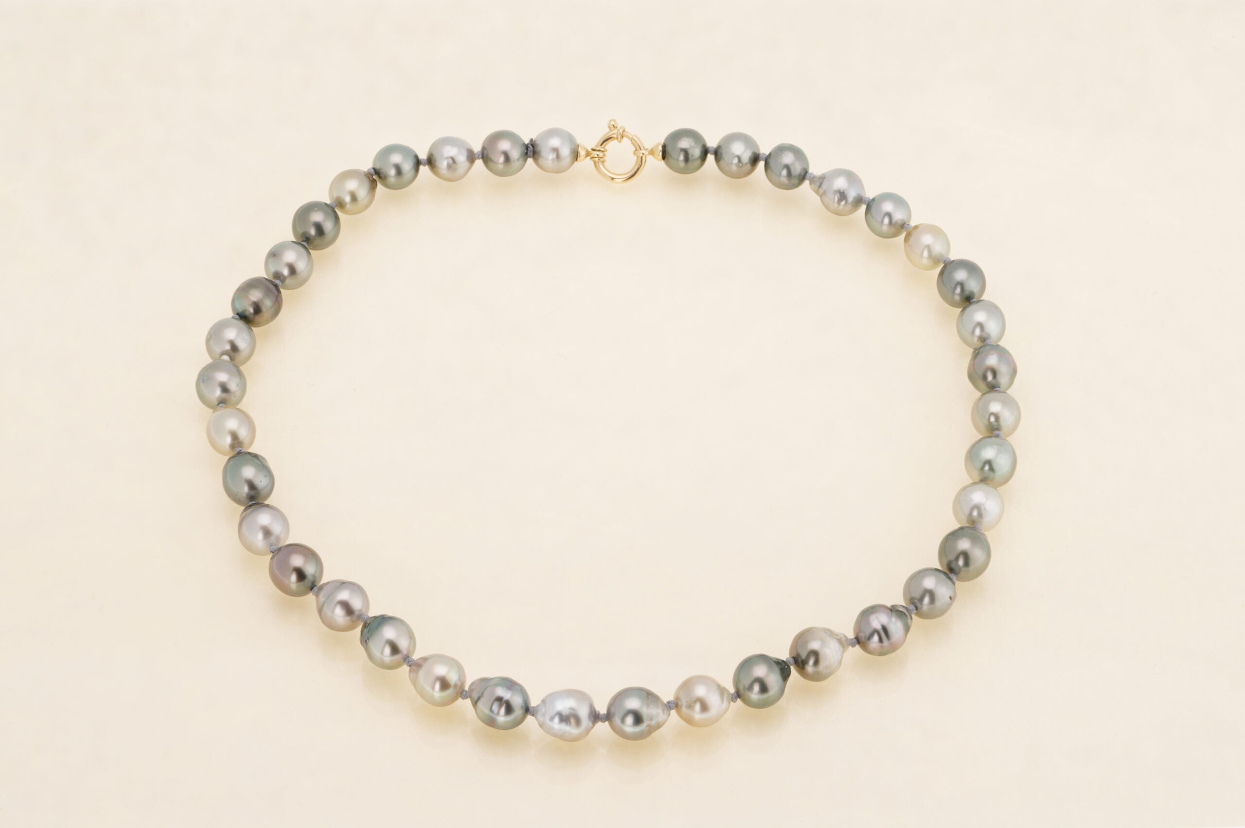 Collier de perles baroques fermoir or