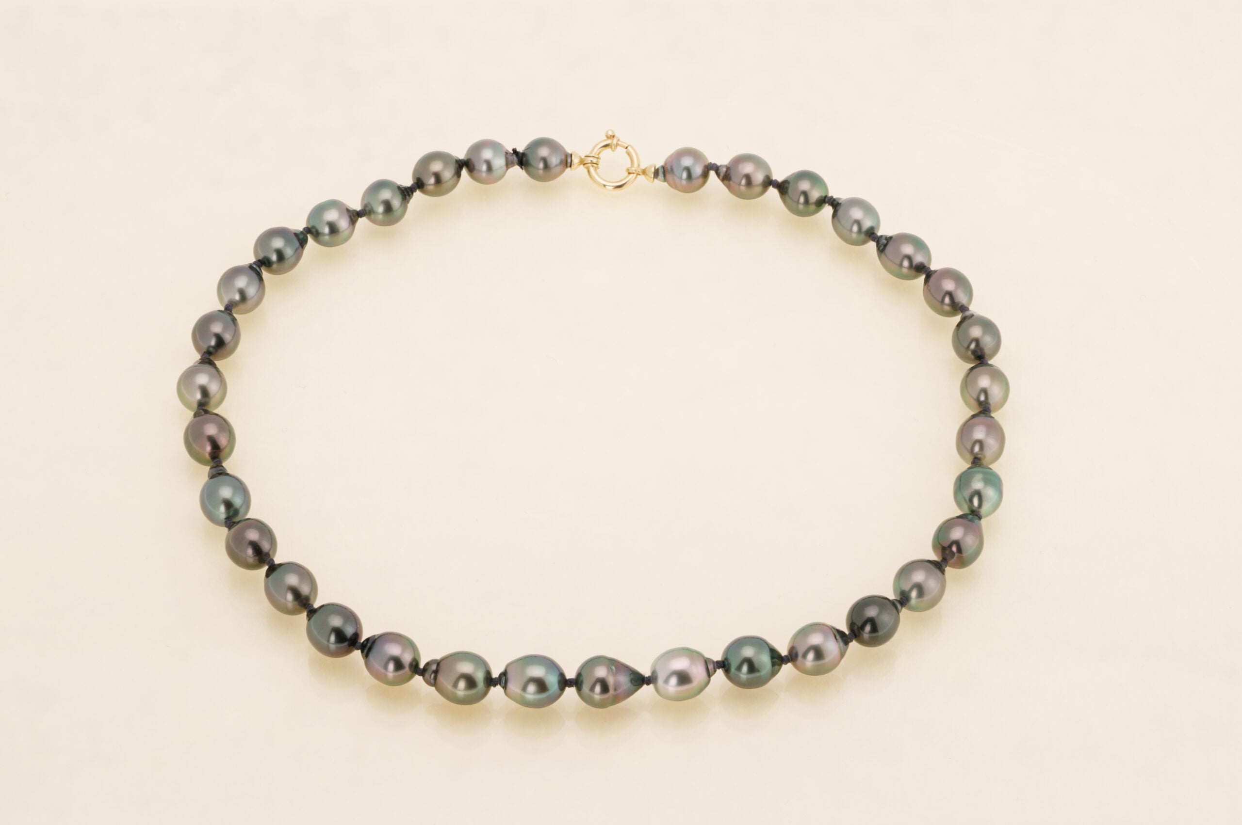 Collier de perles semi baroques fermoir or