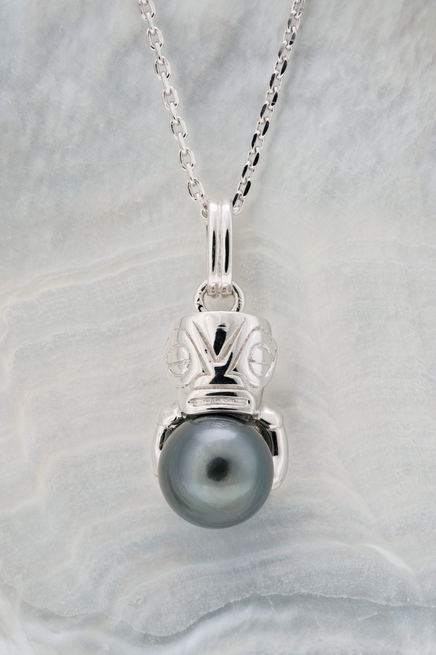 Pendentif Tiki argent et perle ovale