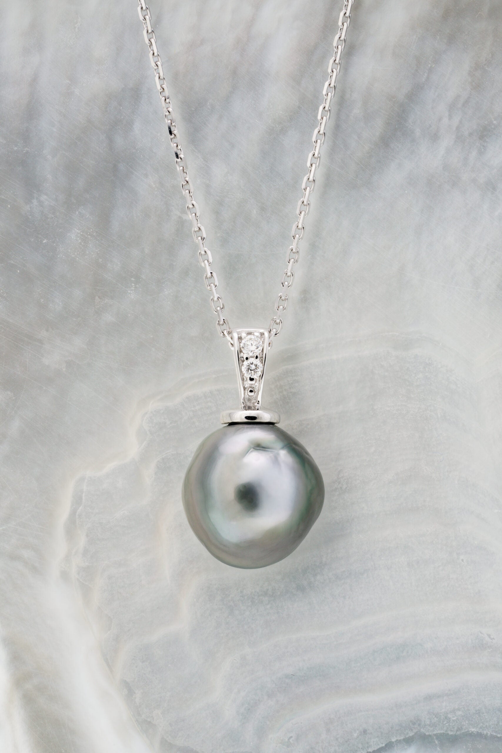 Pendentif or, diamant et perle baroque