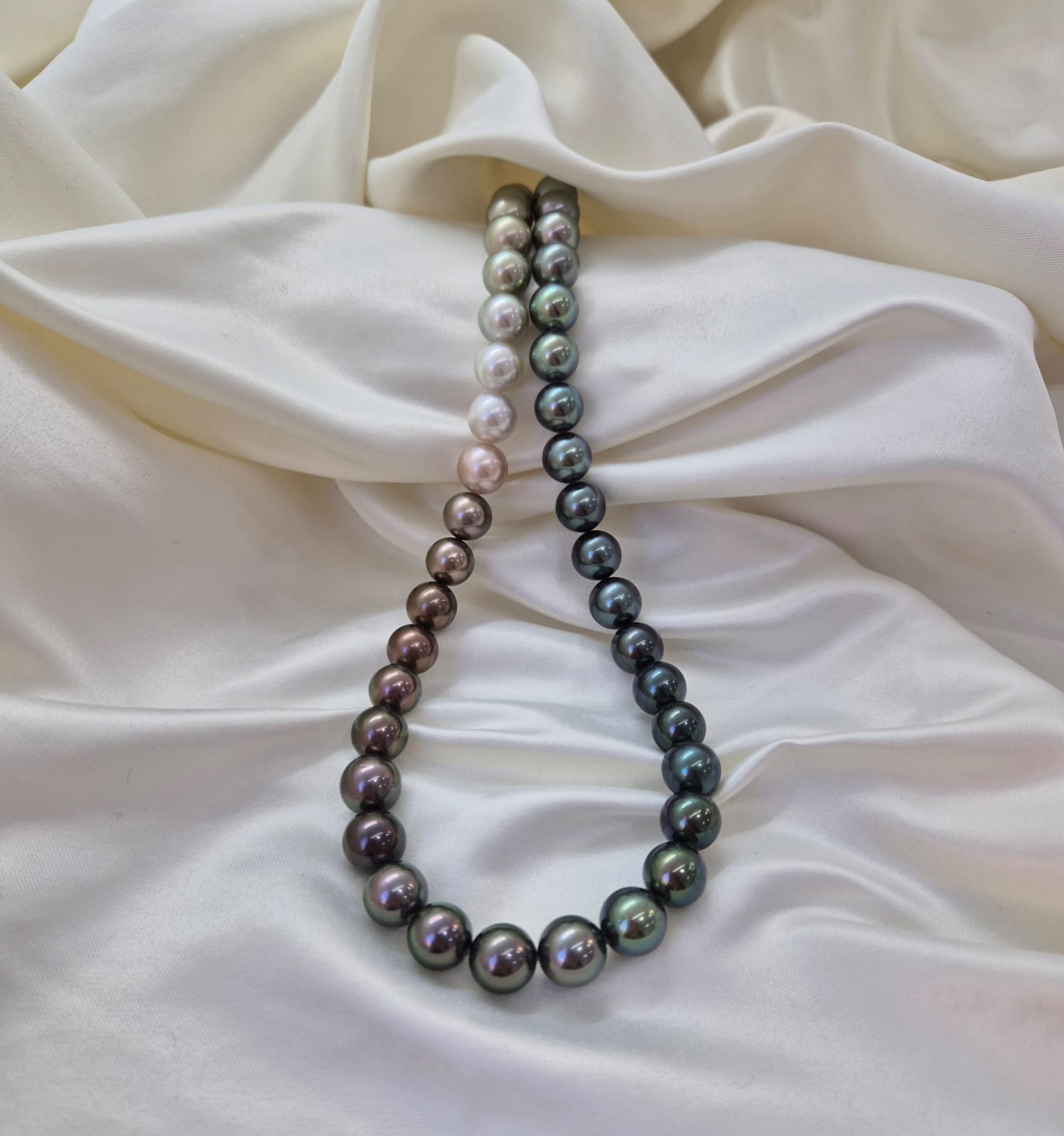Collier rainbow de perles rondes fermoir or